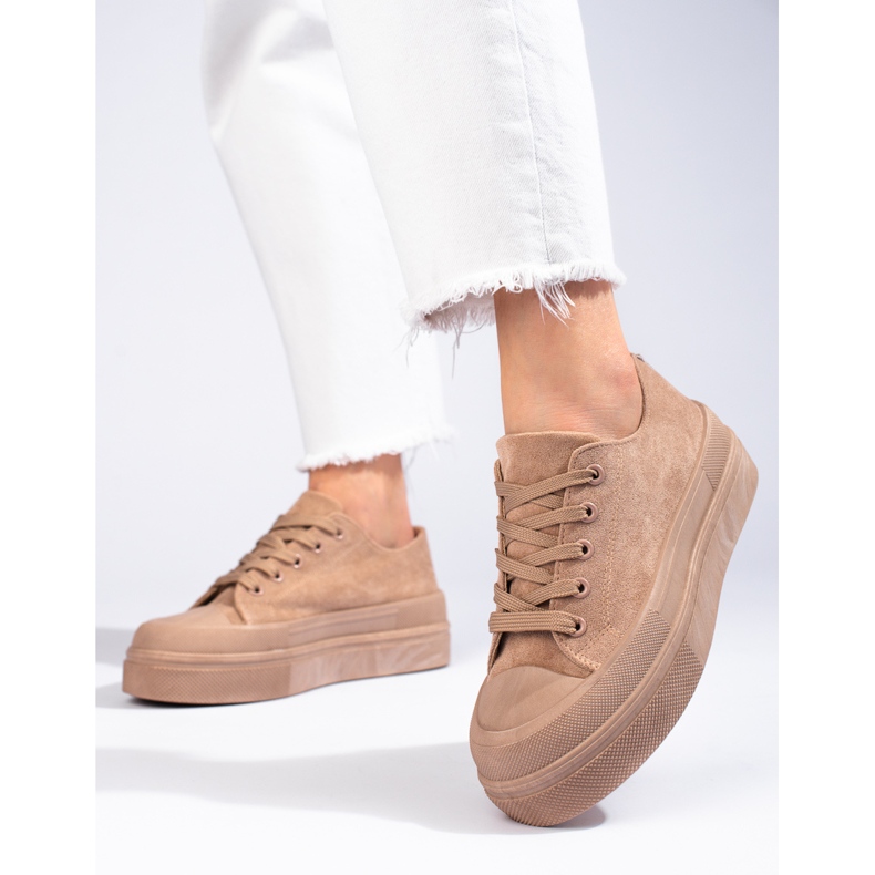 Tênis camurça plataforma alta bege Shelovet 1