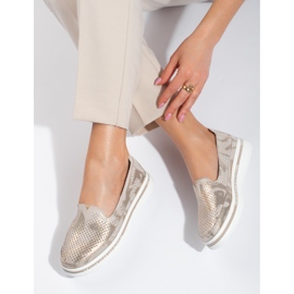 Sapato Shelovet em couro dourado vazado 1