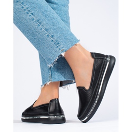 Sapato Shelovet de couro preto vazado com sola grossa 2