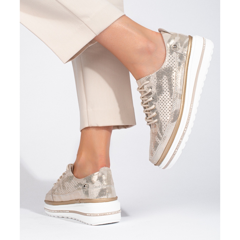 Tênis esportivo com cadarço em couro dourado Shelovet 2