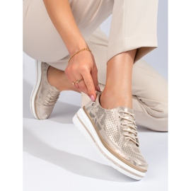 Tênis esportivo com cadarço em couro dourado Shelovet 1