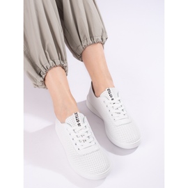 Ténis de mulher Shelovet brancos vazados 1