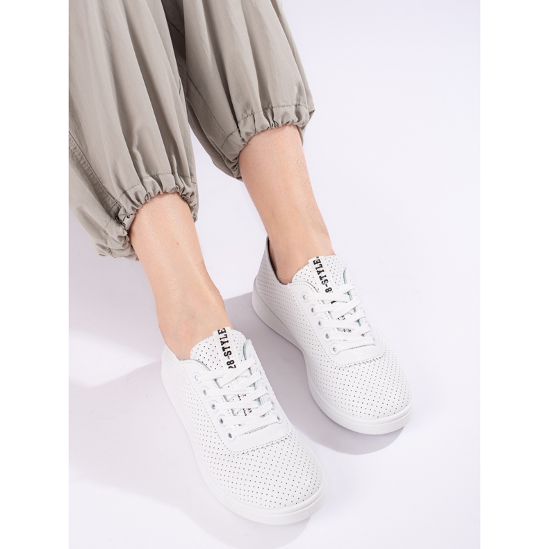 Ténis de mulher Shelovet brancos vazados 1
