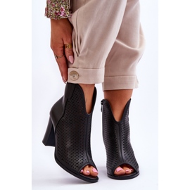 BM Botas perfuradas com salto preto Florina 1