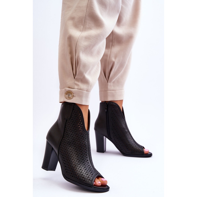 BM Botas perfuradas com salto preto Florina 2