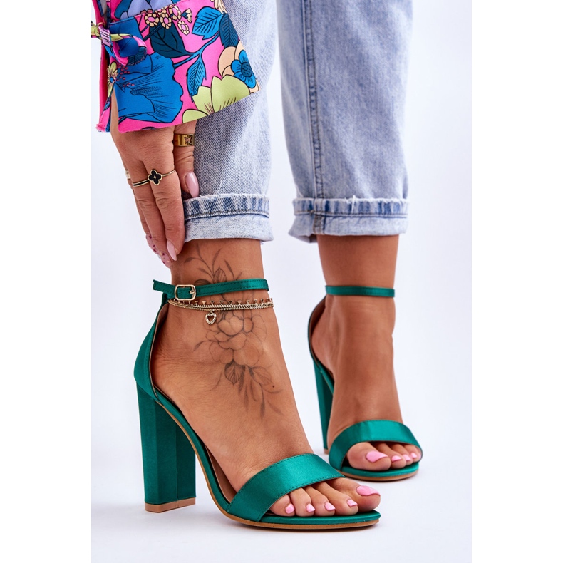 Sandália verde de salto alto de cetim Linsy 1