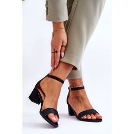 PG1 Sandália Salto Baixo de Cetim Preto Julieta 2