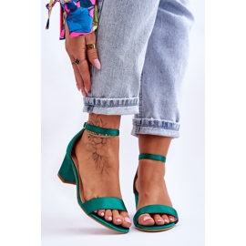PG1 Sandália salto baixo de cetim verde Juliet 1
