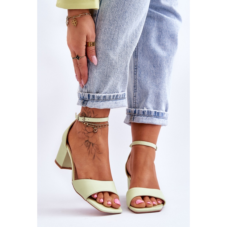 PG1 Sandálias de couro ecológico com salto baixo verde claro Whitney 1