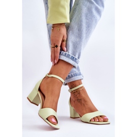 PG1 Sandálias de couro ecológico com salto baixo verde claro Whitney 2