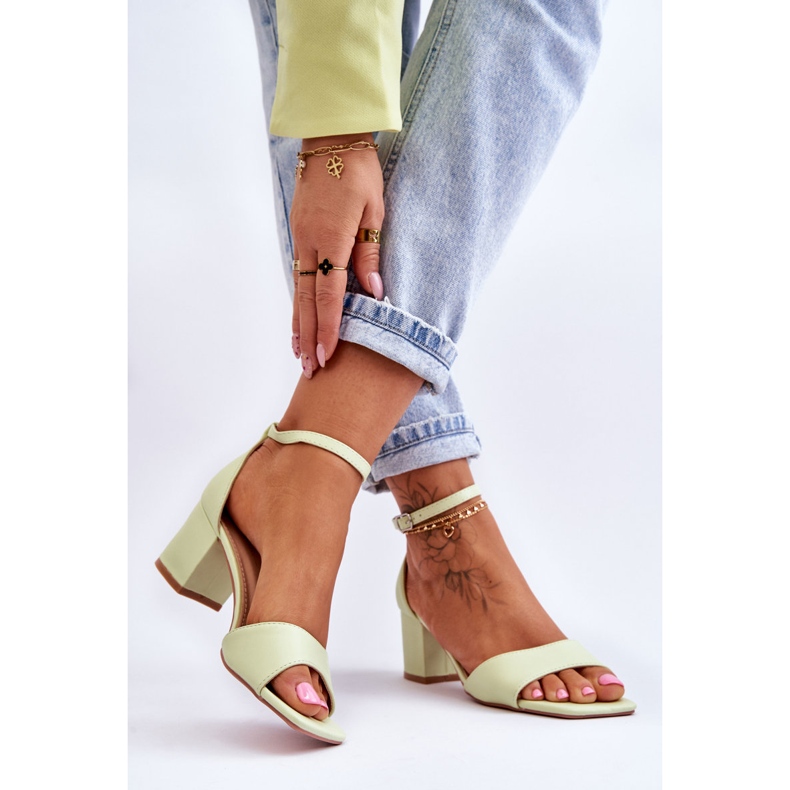 PG1 Sandálias de couro ecológico com salto baixo verde claro Whitney 2