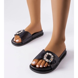 Slides pretos decorados com strass Griegsvei 1