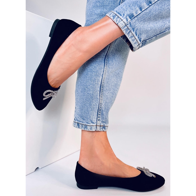 Bailarinas de dedo do pé de amêndoa pretas de sarrafo preto 2