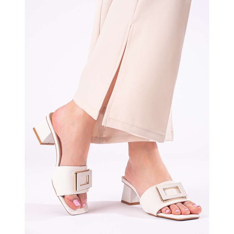 Chinelos de mulher com salto baixo Shelovet branco 1