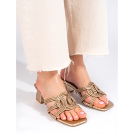 Chinelos dourados Shelovet elegantes para mulher no poste 1