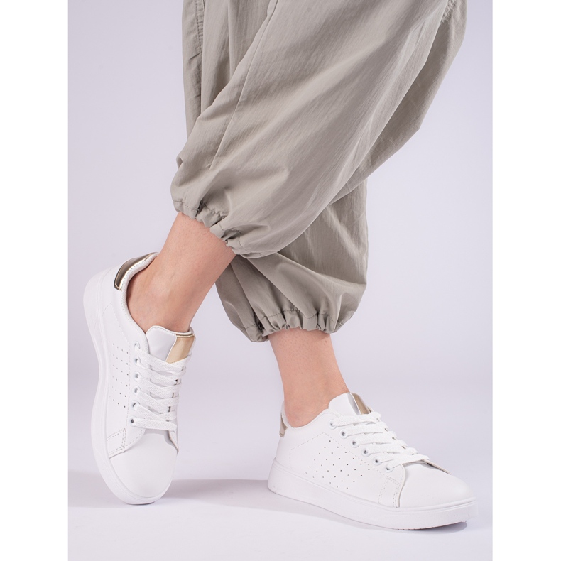 Tênis esportivo feminino Shelovet branco e confortável 1