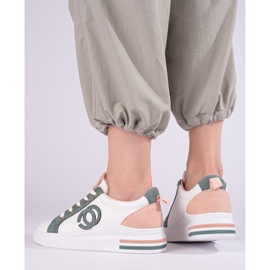 Sapatos desportivos de mulher Shelovet brancos 1