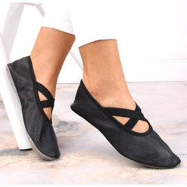 Sapatilhas femininas de couro com elásticos pretos Nazo 1