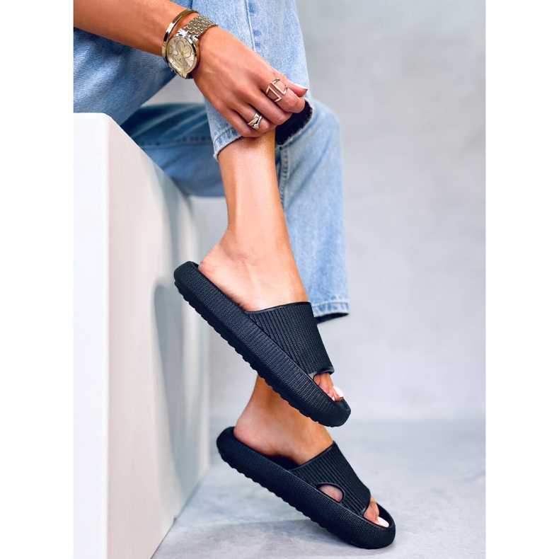 BM Chinelos de almofada Yang Black preto 1