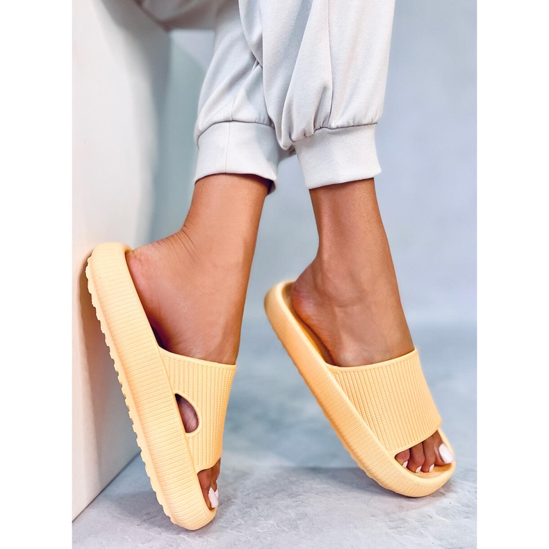 BM Chinelos de travesseiro Yang Yellow amarelo 1