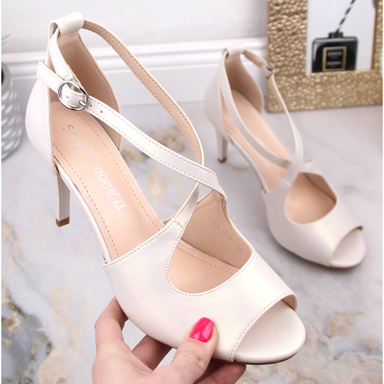 Sandálias femininas elegantes em pérolas Sergio Leone SK429 bege 1