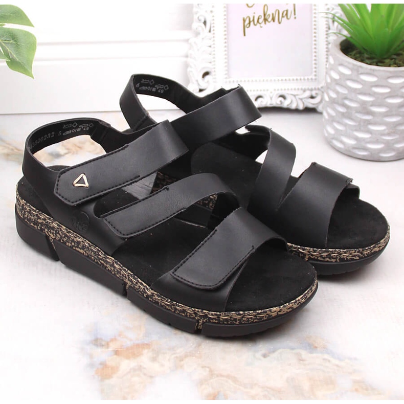 Sandálias femininas confortáveis ​​em uma plataforma preta de velcro Rieker V2301-00 preto 2