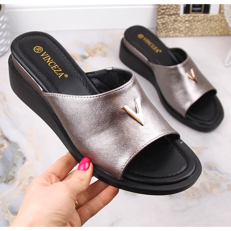 Sandálias de cunha de mulher com elástico prata metalizado Vinceza 17247 1