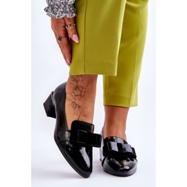 Vinceza Sapatilha de couro envernizado da moda com laço decorativo preto Shira 1