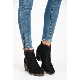 Kylie Botas com padrão étnico preto 1 Kylie Botas com padrão étnico preto 1