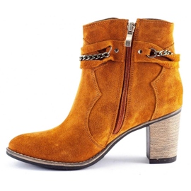Olivier Botas com corrente vermelho Megi laranja 1