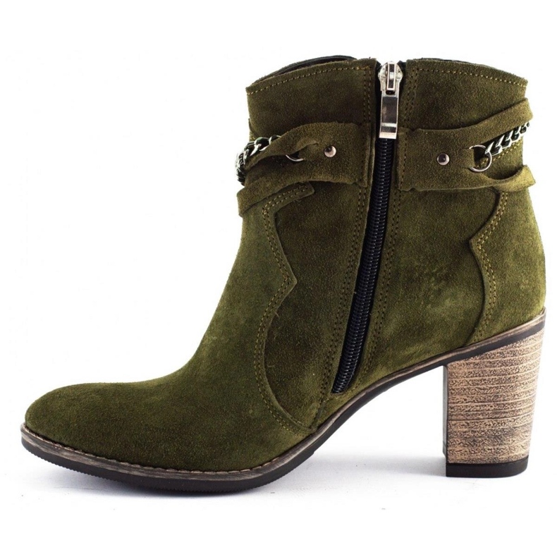 Olivier Botas com corrente Megi verde 1