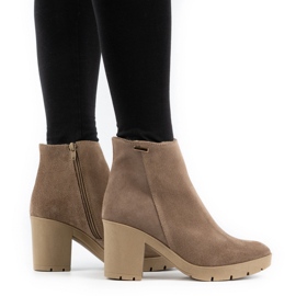 Olivier Botas femininas de camurça isoladas Riva em poste bege escuro 1