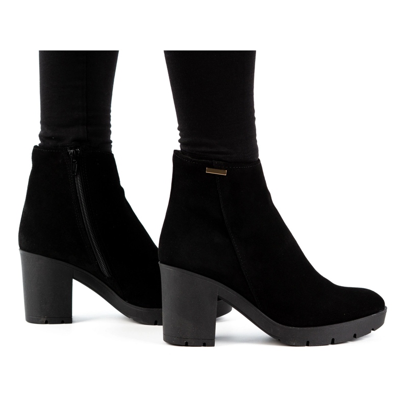 Olivier Botas isoladas de camurça femininas Riva em um poste preto 1