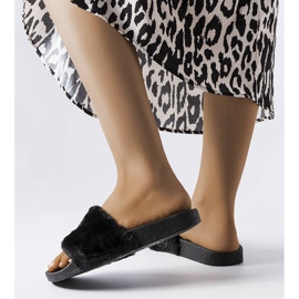 Slides pretos com pele de marfim 2 Slides pretos com pele de marfim 2