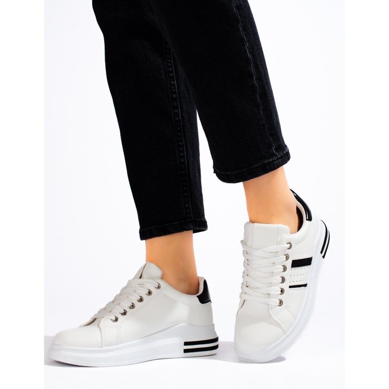 Sapatos desportivos de mulher Shelovet brancos 1