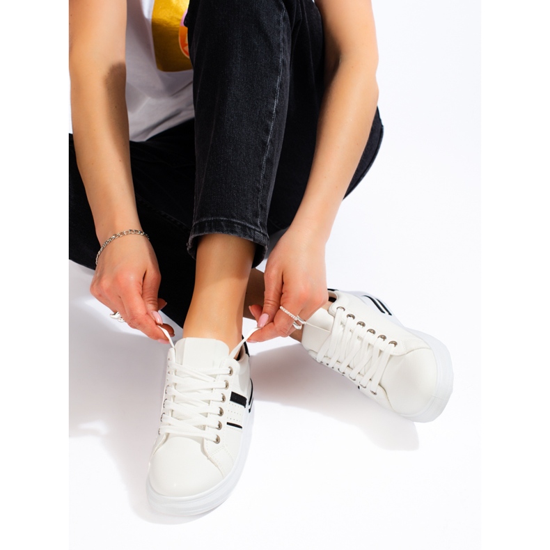 Sapatos desportivos de mulher Shelovet brancos 2