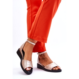 Vinceza Sandália feminina clássica de couro com cunha dourada Truett dourado 2