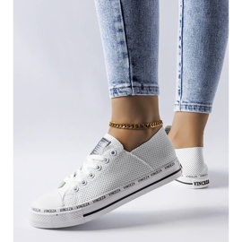 Tênis branco vazado Vinceza 1