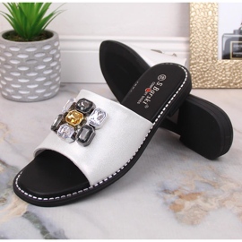 Chinelos femininos lisos e confortáveis ​​brancos com zircões S.Barski Kv 2775-31 1