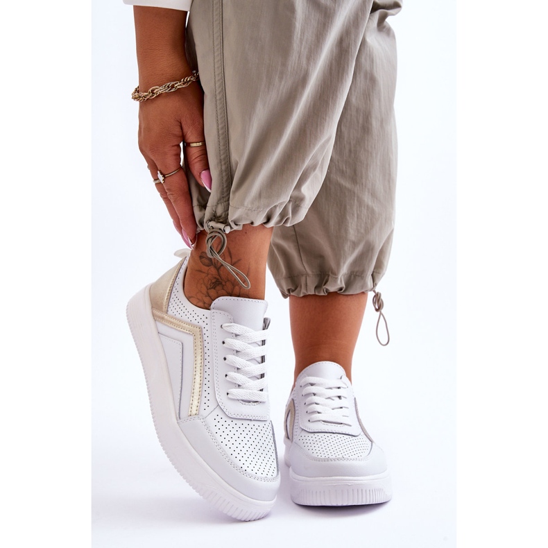 Sapatos esportivos femininos de couro perfurado brancos e dourados Carvalo 1