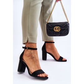 Sandálias Clássicas Femininas de Camurça Preto Passo 2