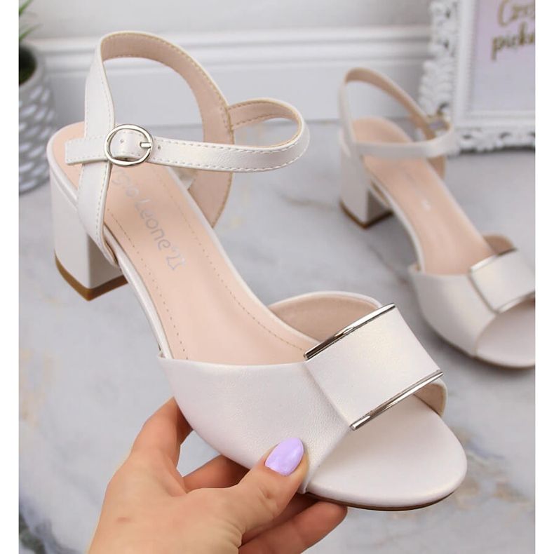 Sandálias femininas elegantes com pérolas no poste Sergio Leone SK806 branco 1