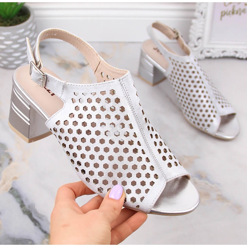 Sandália feminina vazada com salto prateado Jezzi MR1954A-14 prata 1 Sandália feminina vazada com salto prateado Jezzi MR1954A-14 prata 1