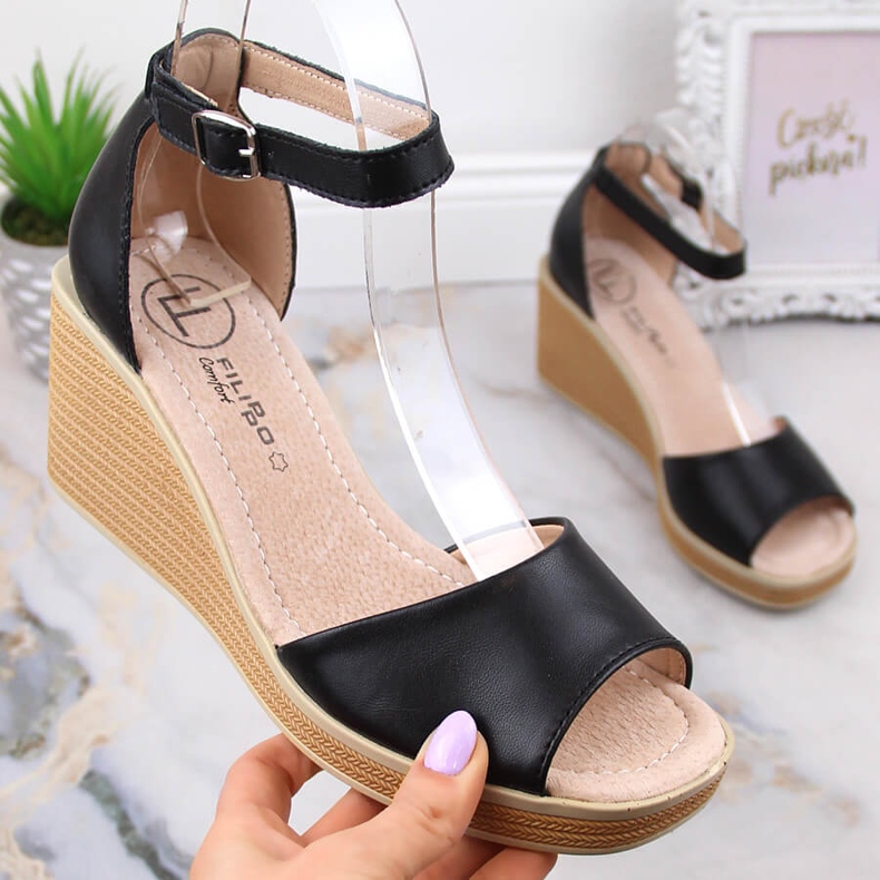 Sandálias de cunha femininas confortáveis ​​em pele pretas Filippo DS4507 preto 1