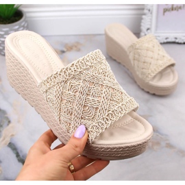 Sandálias de cunha de mulher bege Artiker 52C1289 1