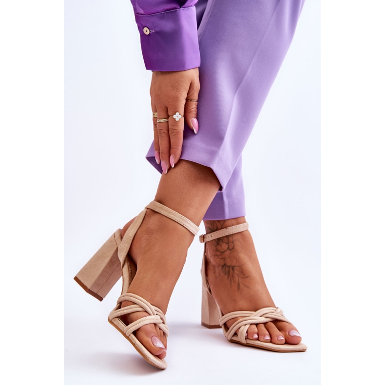 Sandálias Clássicas de Camurça Bege Bernett 2