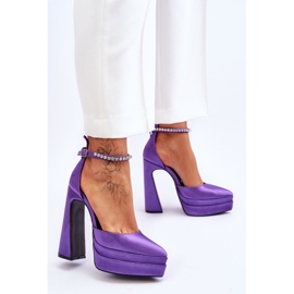 Bombas da moda em um salto roxo Santoro tolet 2