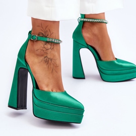 Bombas da moda em um salto verde Santoro 2