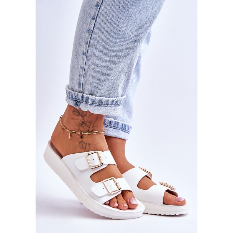 Chinelos femininos plataforma com listras branco Clever 1 Chinelos femininos plataforma com listras branco Clever 1