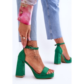 Sandálias de salto quadrado de camurça verde Merila da moda 3